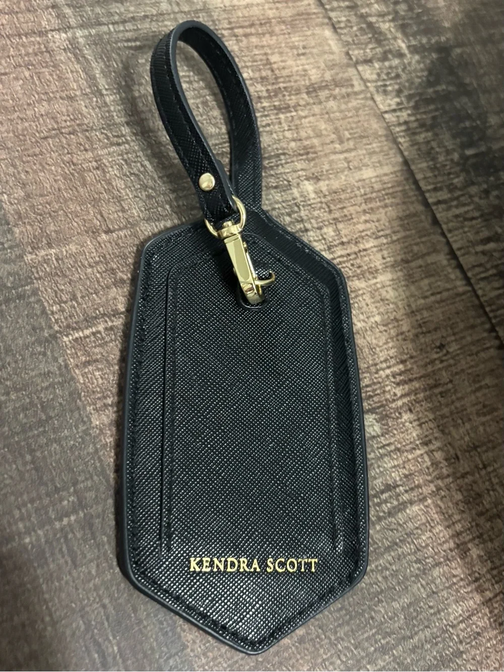 Kendra Scott Pebbled Leather Luggage Tag - Picture 5 of 7